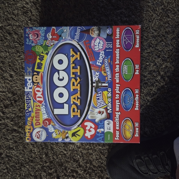 Logo Party Board Game - Picture 1 of 2